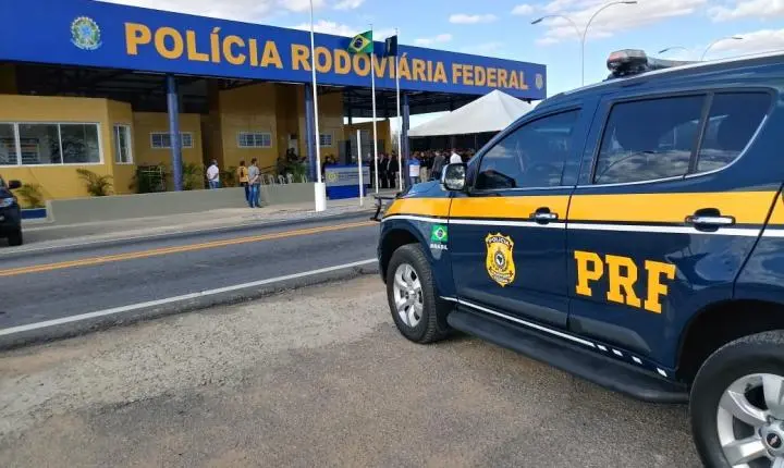 Foragido da Justiça é preso pela PRF com cédulas antigas do dólar do Zimbábue na BR-230, na PB