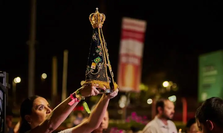 FOTOS: Procissão com Nossa Senhora Aparecida na Festa do Peão de Barretos