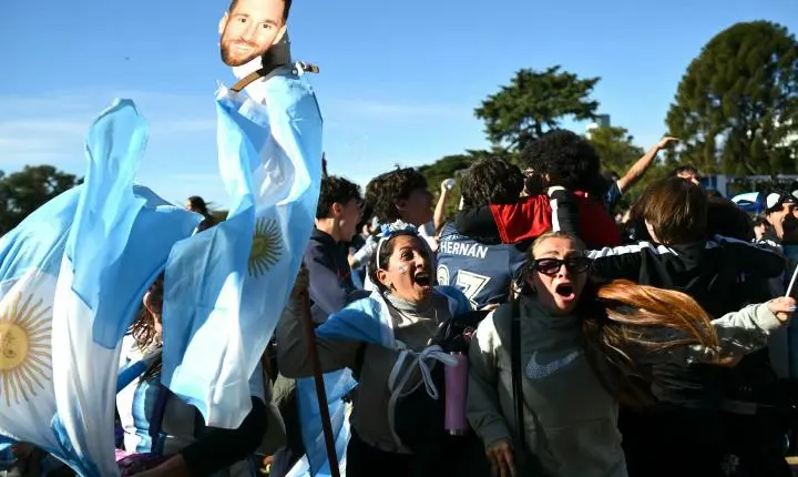 FOTOS: Veja reação da torcida argentina em Buenos Aires após virada sobre o Egito na Copa do Mundo