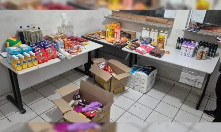 Funcionários são presos após produtos furtados de supermercado serem encontrados em carro e na casa deles 
