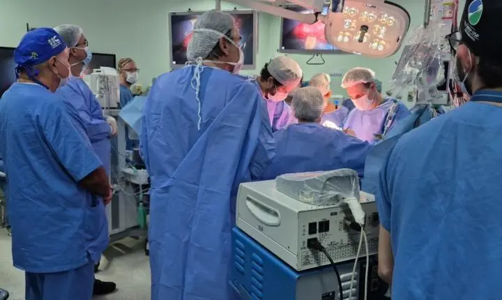 Gêmeas que nasceram unidas pela cabeça morrem em cirurgia final de separação em Ribeirão Preto