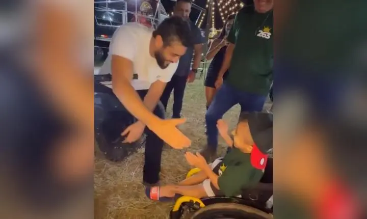 Henrique canta com fã mirim e inspira nas redes sociais: 'Momento inesquecível'