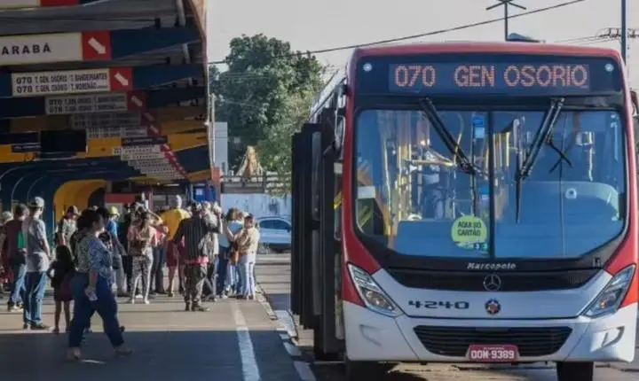 Idoso de 66 anos morre após cair ao desembarcar de ônibus 