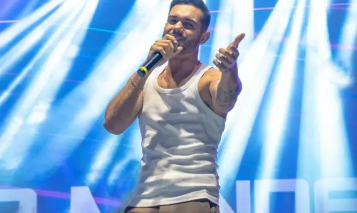 Íkaro Mendes leva o arrocha baiano para o mundo com releituras de sucessos internacionais