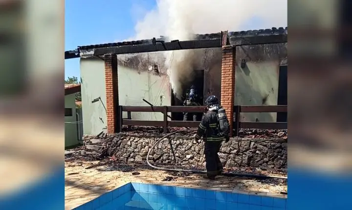 Incêndio destrói parte de casa e mata cão e gato em Araçoiaba da Serra