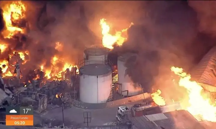 Incêndio é controlado em fábrica de solvente em Itaquaquecetuba, SP