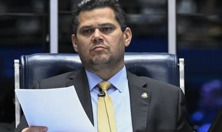 'Isso não é normal', diz Alcolumbre sobre os 109 pedidos de impeachment contra ministro do STF