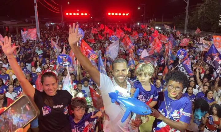 Jadson Soares reúne mais de 4 mil pessoas em último comício de Thiancle Araújo em Castro Alves