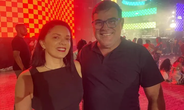 Júnior Brunetti prestigia Feira Literária de Castro Alves ao lado da esposa