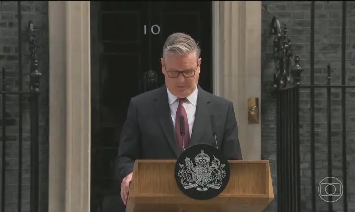 Keir Starmer, primeiro-ministro britânico, renuncia ao cargo