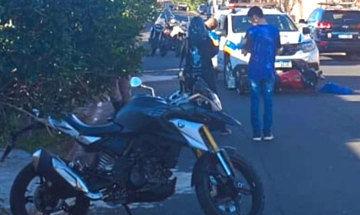 Ladrão furta moto BWM, foge na contramão e bate de frente com viatura da PM em Uberlândia