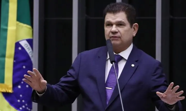 Lula pede desligamento de vice-líder do governo na Câmara aliado de Ciro Gomes