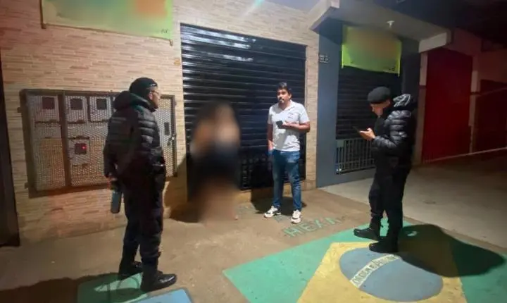 Mãe é encontrada em bar após vizinhos denunciarem que filhos dela, de 2 a 8 anos, estavam sozinhos em casa 