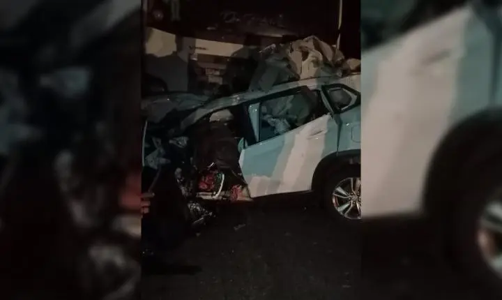 Motorista morre e outro fica ferido em batida envolvendo dois carros e um caminhão na Rodovia Lourenço Lozano