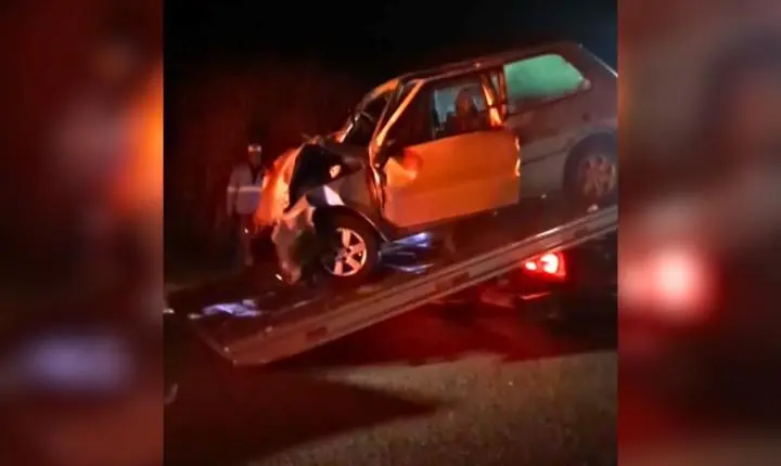 Mulher morre em acidente entre carro e caminhão em Catanduva