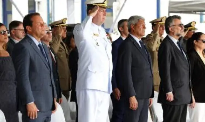 No Distrito Naval, Governo do Estado e Marinha do Brasil celebram o 2 de Julho com o hasteamento da bandeira