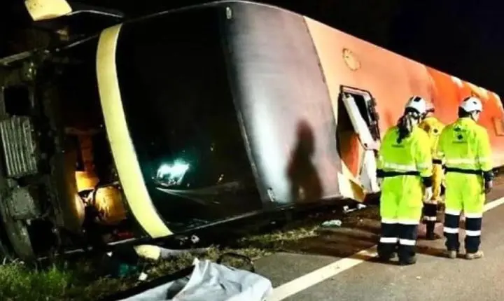 Nova pessoas ficam feridas após ônibus tombar na BR-163 em MT