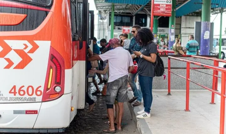 Ônibus da linha 4006 mudam percurso devido a obras de saneamento em Maceió; confira