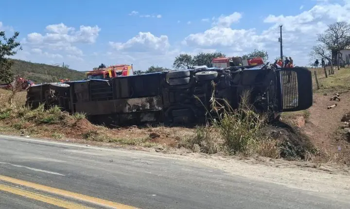 Ônibus envolvido em acidente com cinco mortos em Goiás tinha Uberlândia como destino