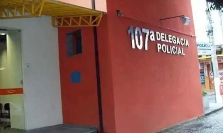 Operadora de caixa é presa por suspeita de usar cartão fidelidade de idoso em Paraíba do Sul