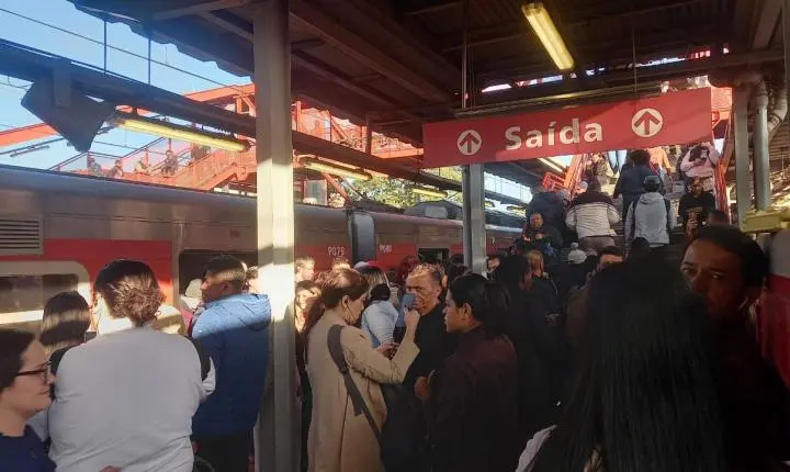 Passageiros do Alto Tietê relatam horas de espera após falha nos trens das linhas 11 e 12