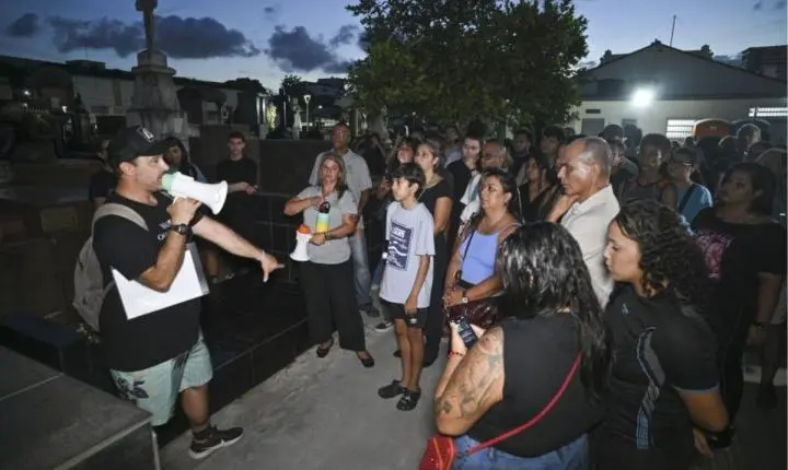 Passeio guiado no Cemitério do Paquetá revela histórias e curiosidades; inscrições estão abertas