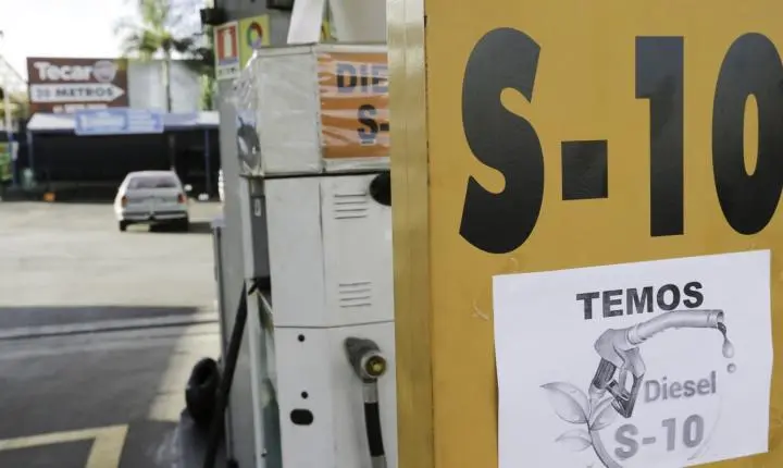Petrobras ajusta preços do diesel para R$ 1,12