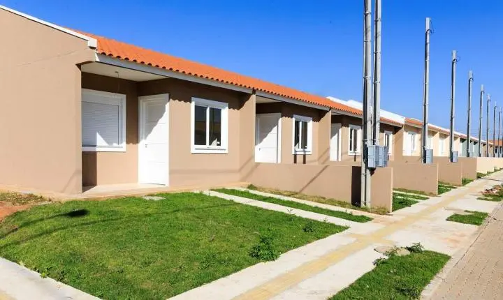 Prefeito Jadson Soares autoriza construção de 20 casas populares em Castro Alves