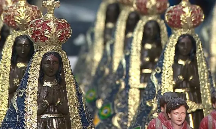 Produção de imagens de Nossa Senhora triplica antes da Festa da Padroeira; velas e hóstias têm alta na procura