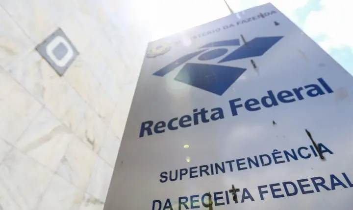 Receita paga lote especial de restituição automática em julho
