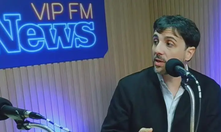 Renan Santos chama Flávio Bolsonaro de 'criminoso': 'Lance do Flávio é ficar rico e comprar imóveis'