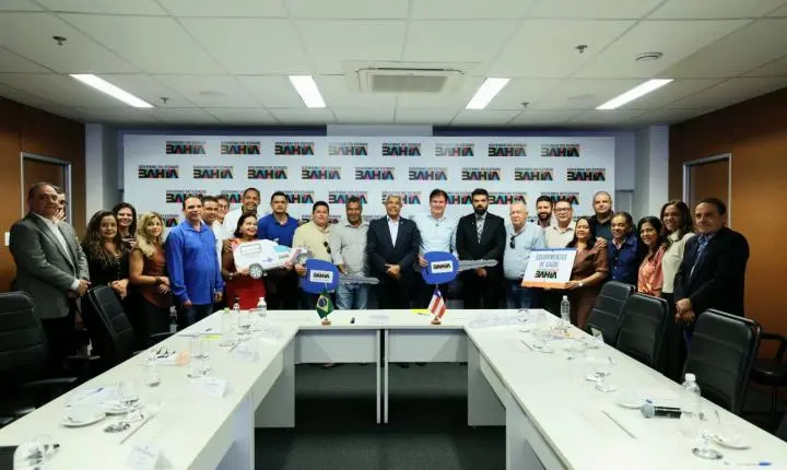 Santa Teresinha recebe ambulância, van para TFD e novos investimentos do Governo da Bahia