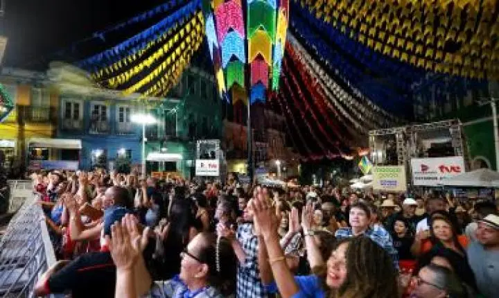 São João da Bahia reúne grandes nomes do forró e fortalece cultura popular no Centro Histórico de Salvador