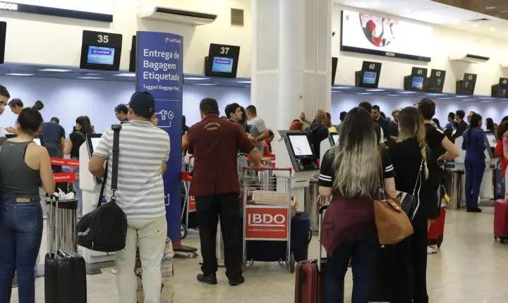  Setor de serviços cai 0,4% em maio por recuo na área de transportes
