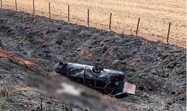 Três pessoas morrem após carro capotar e pegar fogo na GO-568, dizem Bombeiros