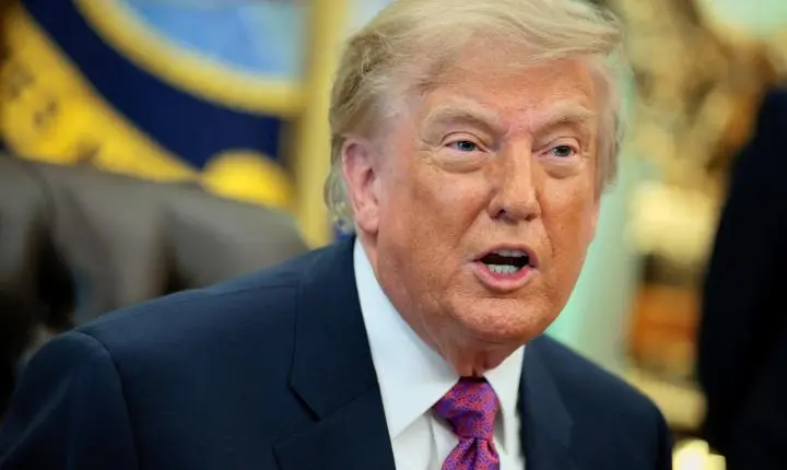 Trump diz que Kharg, no Irã, está sendo 'reduzida a pó'; presidente dos EUA usou vídeo feito por IA