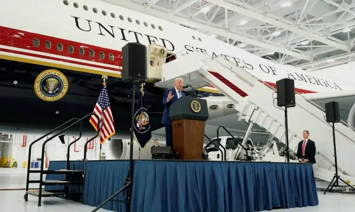 Trump faz primeiro voo em novo Air Force One de US$ 400 milhões doado pelo Catar