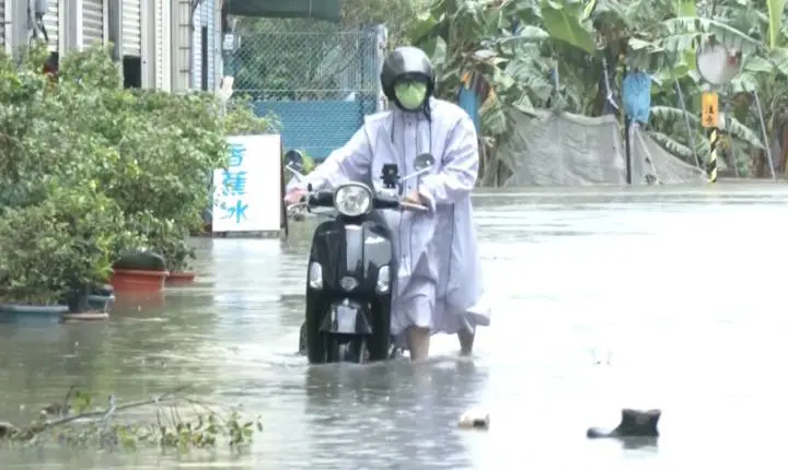 Tufão força evacuação de 2 milhões no Japão e causa enchentes em Taiwan