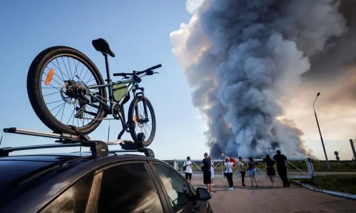 VÍDEO mostra armazém desabando na Rússia após ataque de drones ucranianos