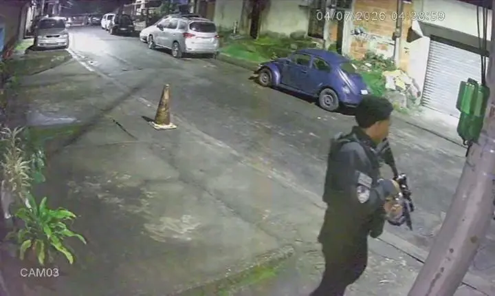 Vídeo mostra criminosos com fuzis usando fardas da Draco em área de milícia na Zona Oeste do Rio