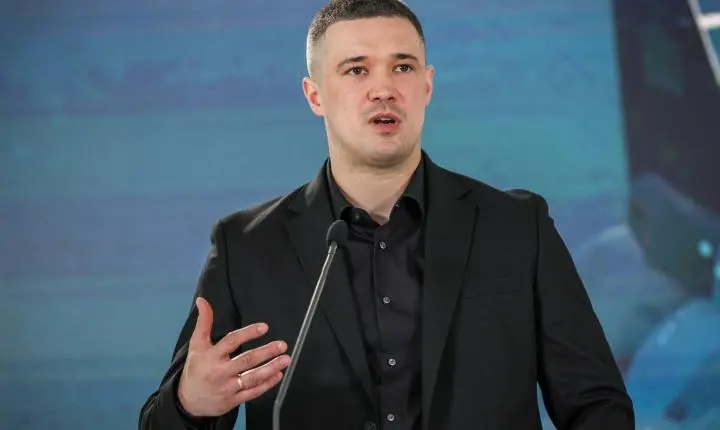 Zelensky precisa responder por corrupção no seu governo, diz ministro demitido na Ucrânia